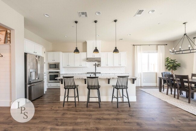 Building Photo - Madera Tesoro Viejo - Beautiful Hillside Village 2-Story Home, 4BR/3BA, SOLAR, Community Pool + L...