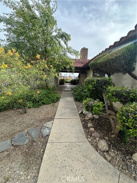 Building Photo - 9388 Valley View St