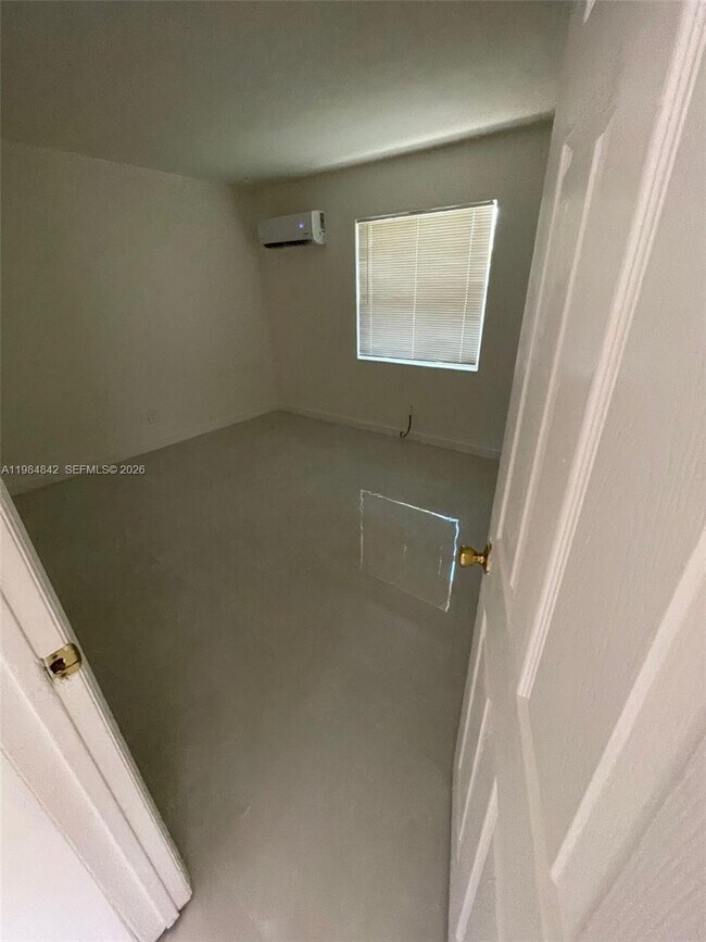 Building Photo - 505 N 24th Ave