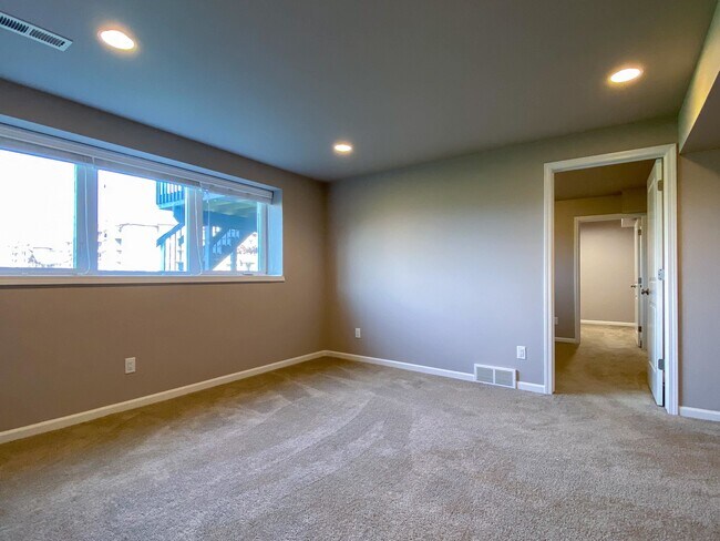 Building Photo - 9626 Sweet Autumn Dr