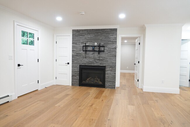 Building Photo - 4 Mill Pond LN