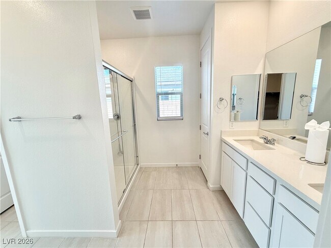 Building Photo - 5407 Splendido Ave