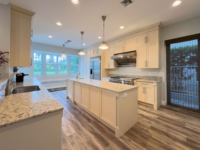 Building Photo - 1115 Ponce de Leon Dr