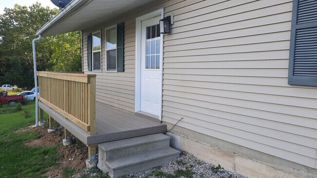 Building Photo - 843 W Acres Dr