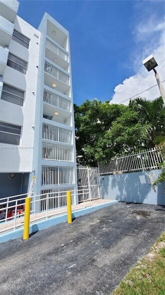 Building Photo - 2575 SW 27th Ave