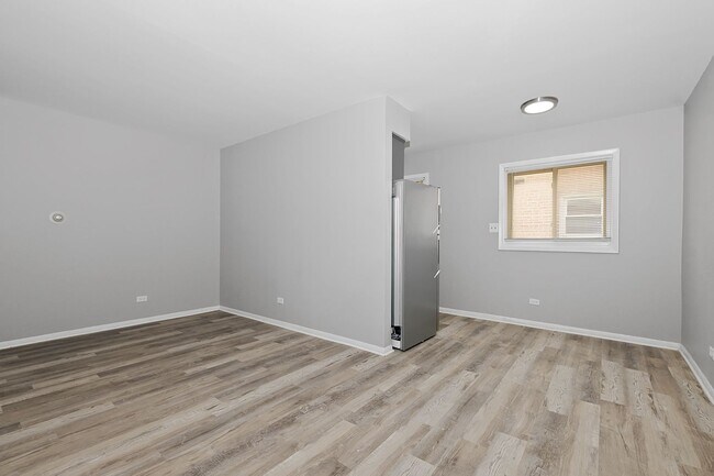 Interior Photo - 7806-7812 S Troy