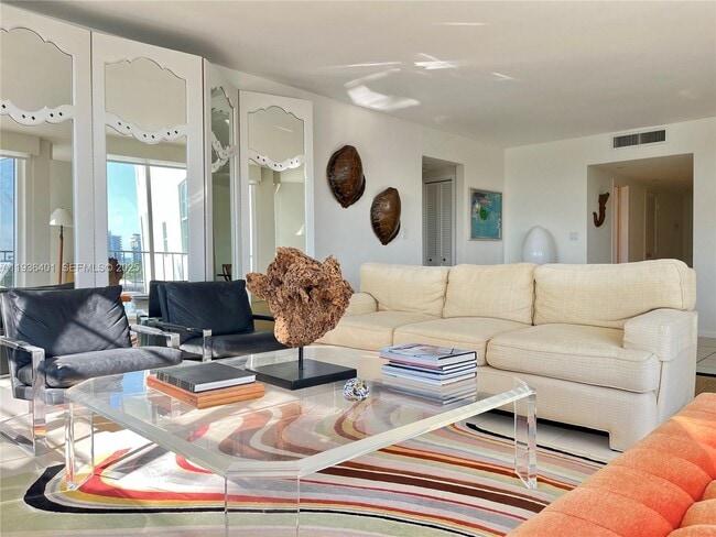 Building Photo - 9341 E Bay Harbor Dr