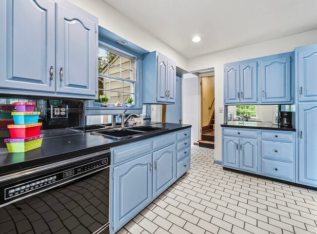 Building Photo - 7364 Johnnycake Ridge Rd