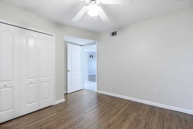 Building Photo - PRICE DROP!! UNFURNISHED ANNUAL RENTAL. CL...