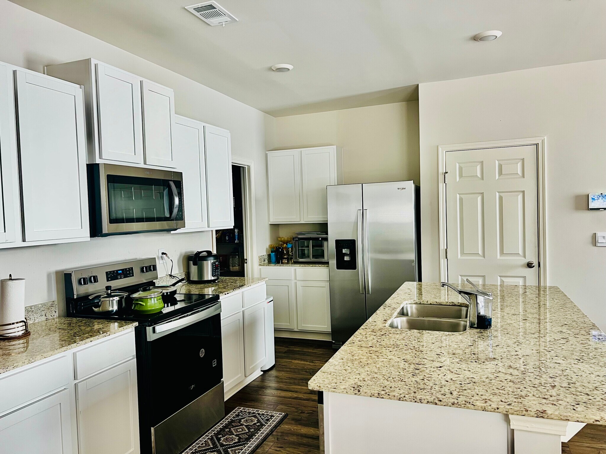 Building Photo - 246 White Cedar Dr