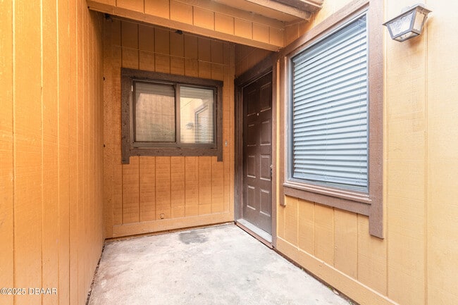 Building Photo - 120 Lakewood Village Cir