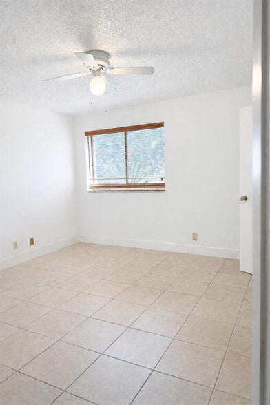 Building Photo - 2926 S University Dr
