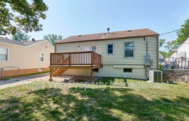 Building Photo - 9823 Meadowview Dr