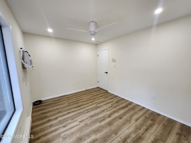 Building Photo - 129 Amberly Dr