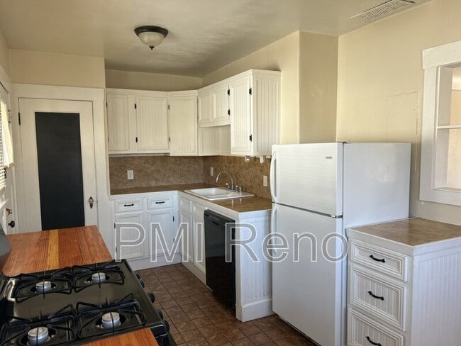 Building Photo - 222 River Rock St