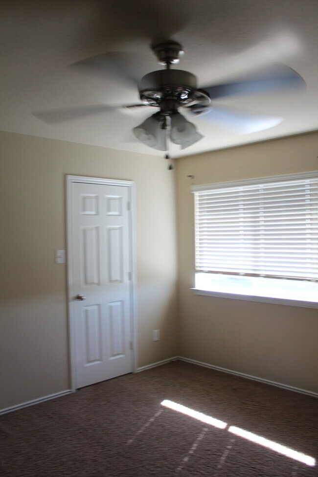 Building Photo - Over 3000 square feet with 3 car garage!