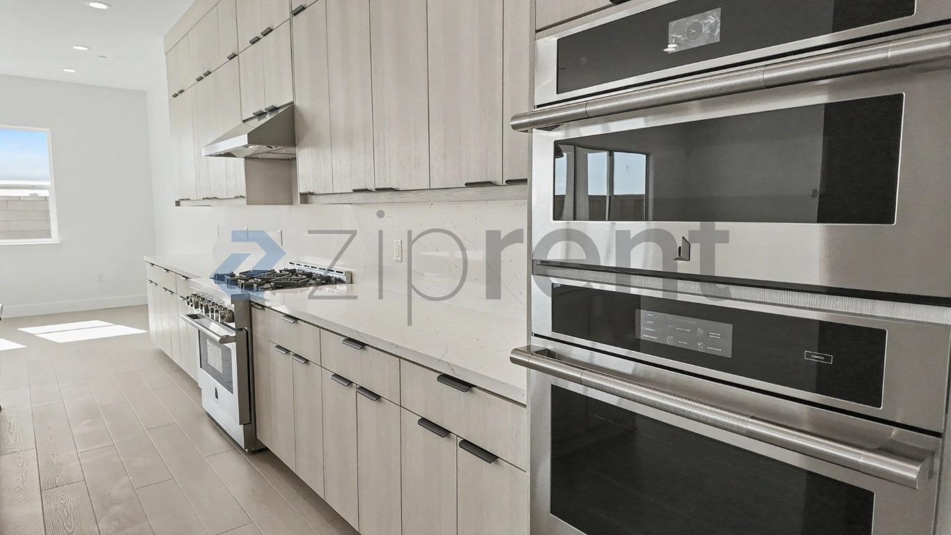 Building Photo - Unit