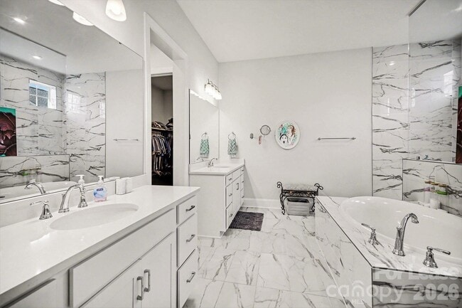 Building Photo - 223 Lanyard Ln