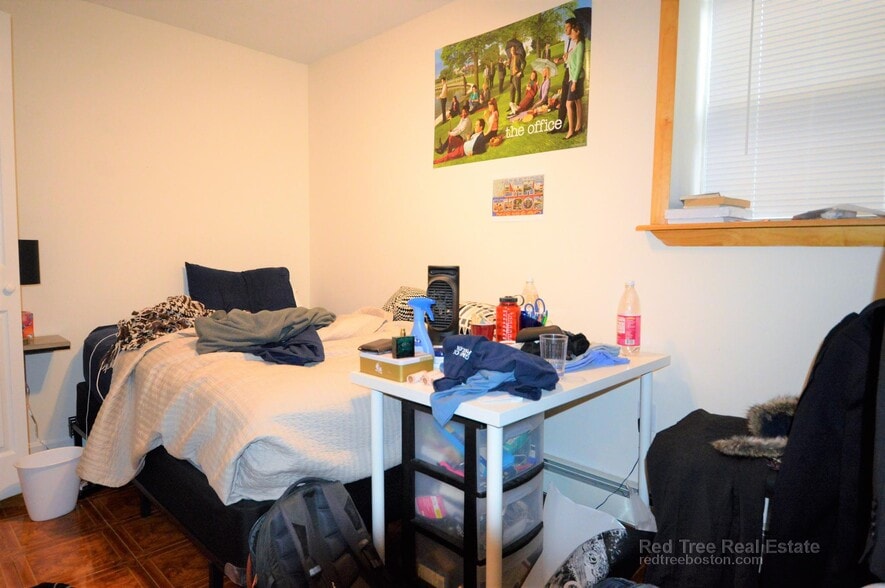 Building Photo - 73 Thatcher St