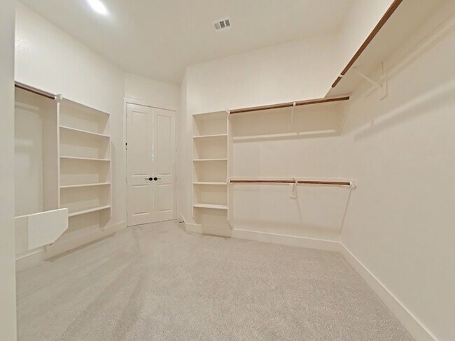 Building Photo - 1020 Prescott Dr