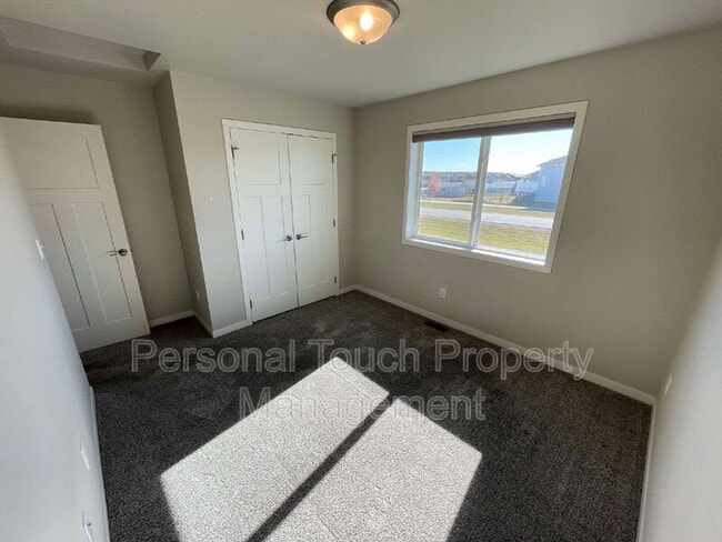 Building Photo - 1071 Barnes Dr W