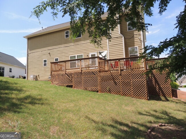 Building Photo - 450 MacLand Dr
