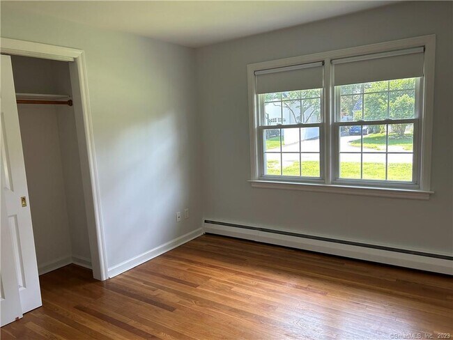 Building Photo - 127 Orchard Dr