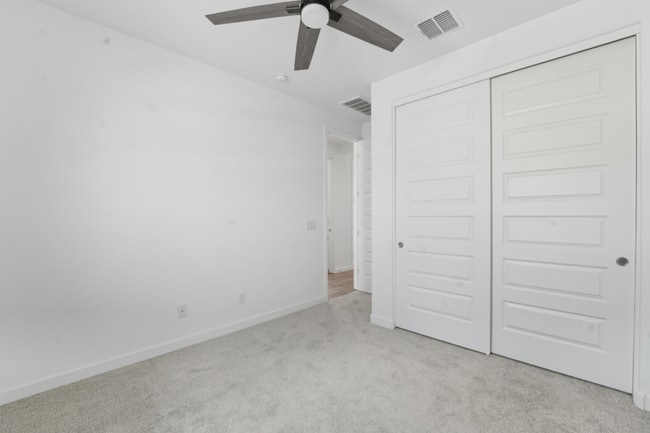 Building Photo - Like Brand New Luxurious Modern 3 Bedroom 2 Bath Townhome in Warner Meadow – Rare Rental Opportun...