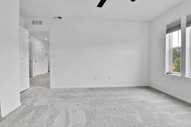 Building Photo - $4,850 - Spacious 5-Bed, 3.5 bath Home wit...