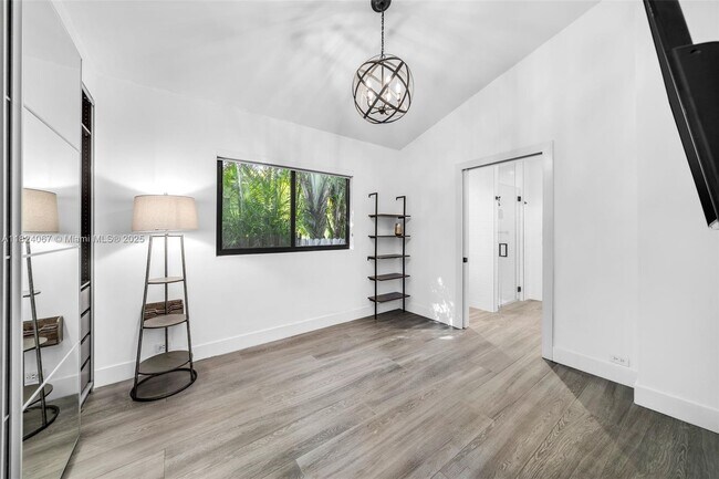 Building Photo - 861 NE 74th St