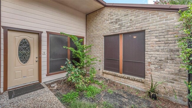 Building Photo - 10919 Paulwood Dr