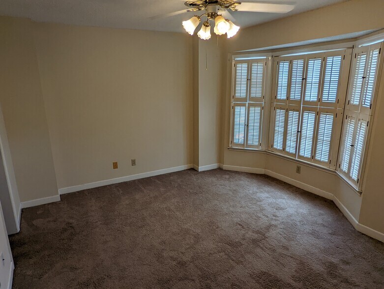 BR 1 - 215 Woodburn Club Ln