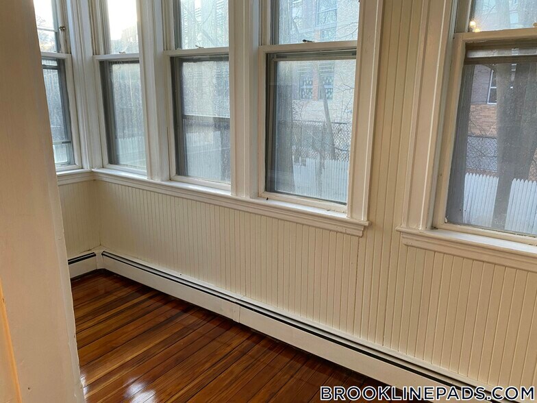 Building Photo - 38 Babcock St