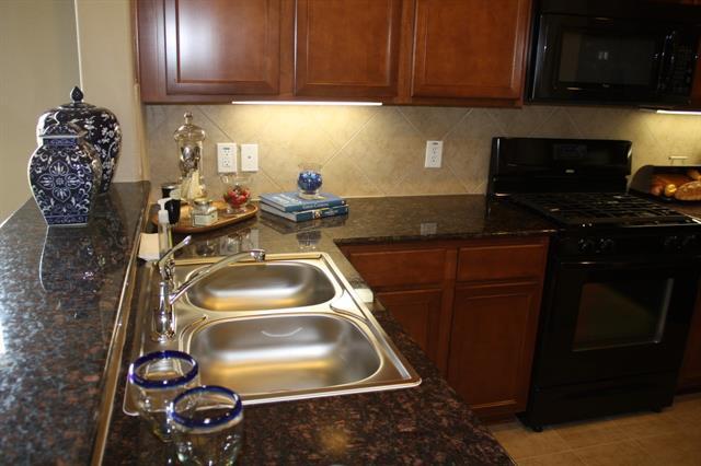 Building Photo - 2777 Cresent Lake Dr