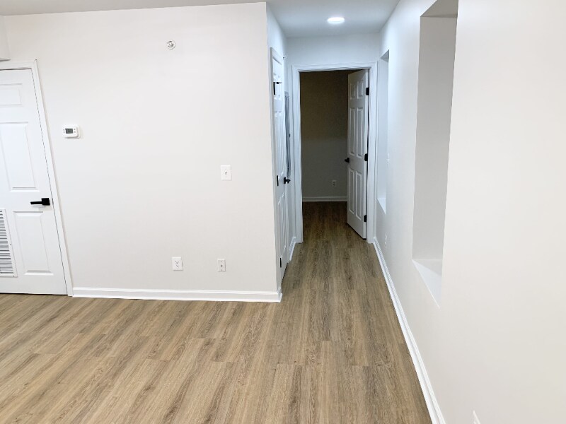 Building Photo - 1600 S Charles St