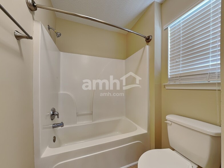 Building Photo - 230 Stoney Xing