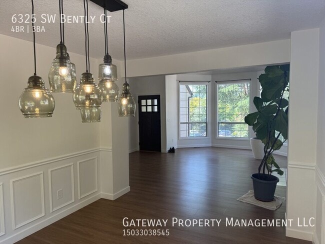 Building Photo - 6325 SW Bently Ct