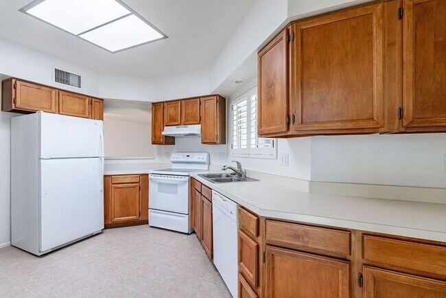 Building Photo - Move-In Ready 2-Bed Tucson Home with Natur...
