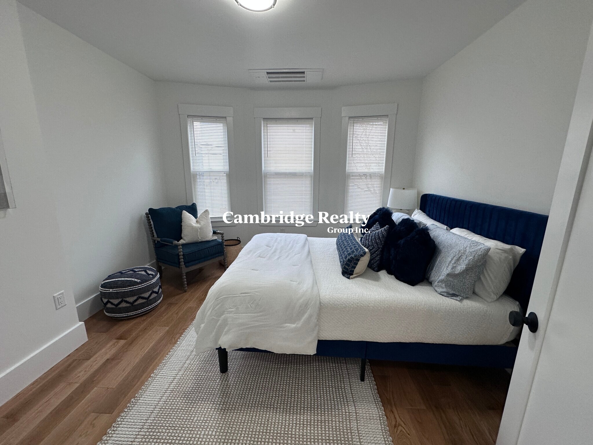 Building Photo - 401 Columbia St