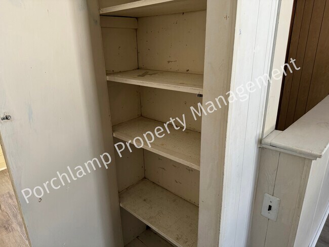 Building Photo - 749 Spencer St NE