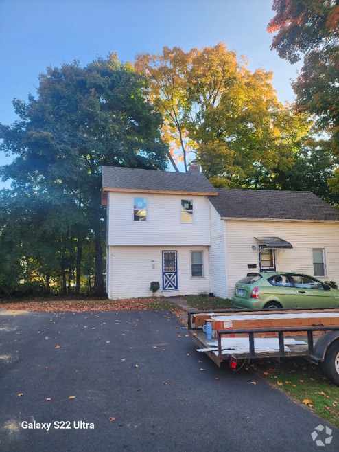 Building Photo - 148 Maple St