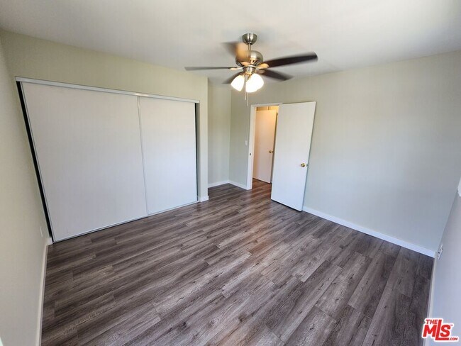 Building Photo - 7925 Vineland Ave
