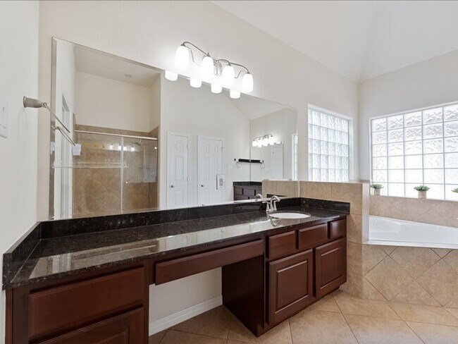Building Photo - 5502 Lunia Ln
