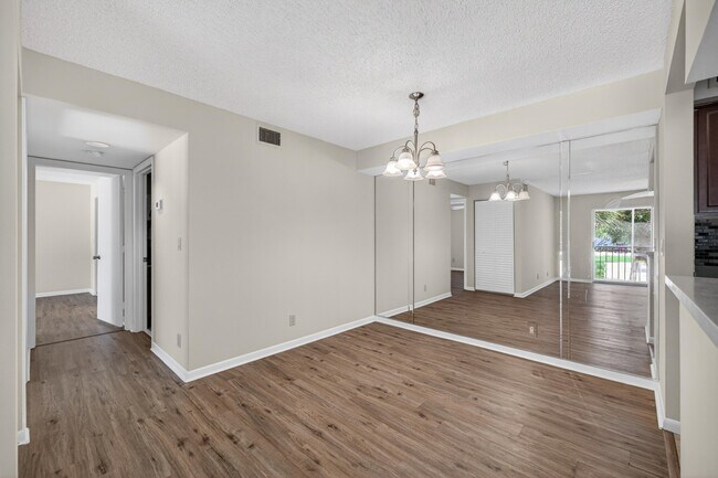 Building Photo - 2512 SE Anchorage Cove