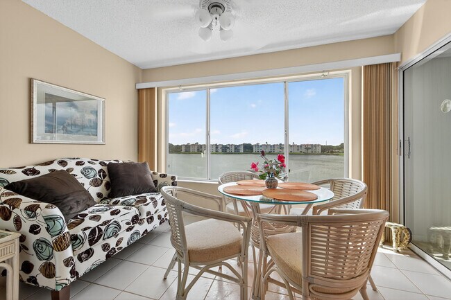 Building Photo - 14095 Royal Vista Dr