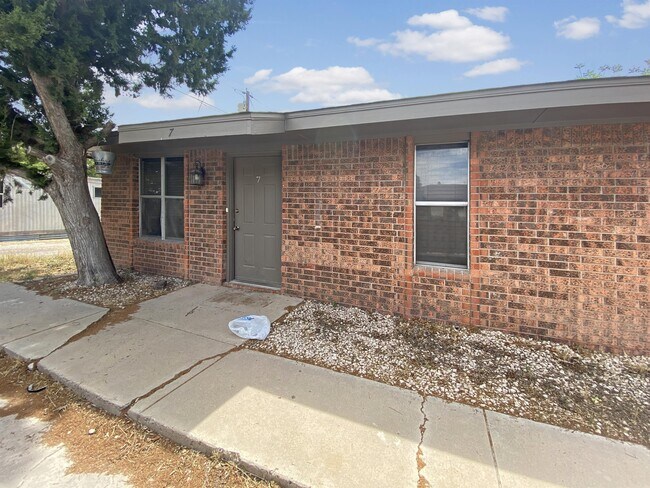 Primary Photo - 105 E Wolfcamp Dr