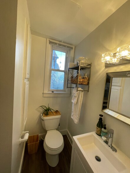 Building Photo - 3581 S Kinnickinnic Ave