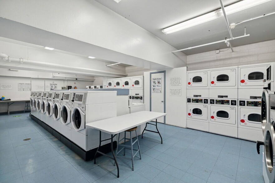 Building Photo - 604 S Washington Sq