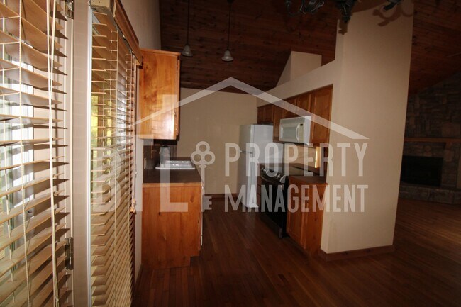 Building Photo - 574 Baldknobber Dr