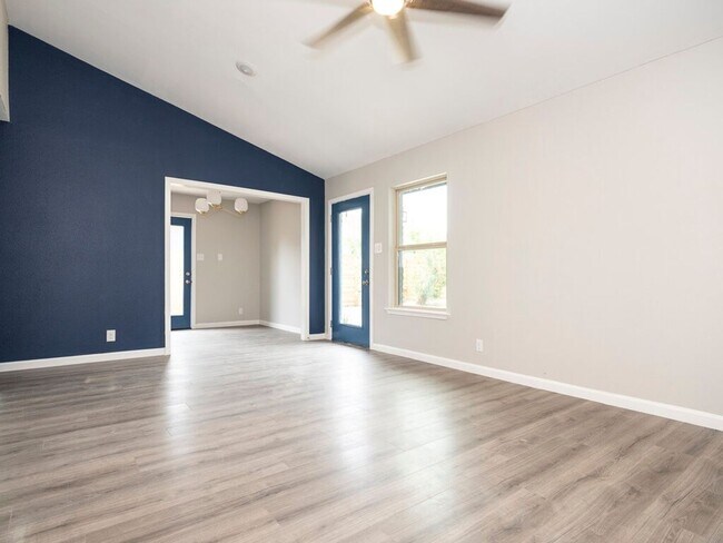 Building Photo - 2526 Glen Springs Way
